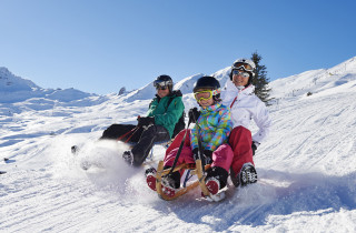 Schlitteln Tschuggen Arosa TourismusNina Mattli s