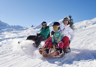 Schlitteln Tschuggen Arosa TourismusNina Mattli s