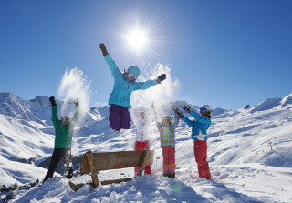 Familie Schnee Arosa TourismusNina Mattli  s