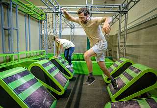 Two people complete the Indoor Ninja Course at Sunstar Arosa