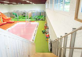 Huepfburg Baerenhoehle Arosa Tourismus Nina Mattli