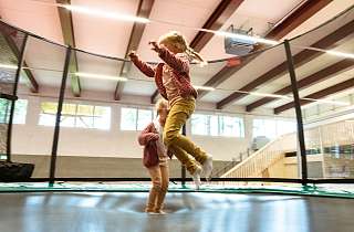 Spielhalle mit Trampolin, Go-Kart, Tischtennis und Badminton in Arosa