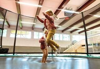 Spielhalle mit Trampolin, Go-Kart, Tischtennis und Badminton in Arosa