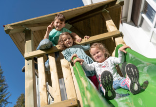 Outdoor-Kinderspielplatz im Sunstar Hotel Arosa
