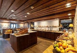 restaurant in arosa, restaurant in the swiss mountains, breakfast buffet in arosa, swiss hotel, hotel arosa, swiss breakfast